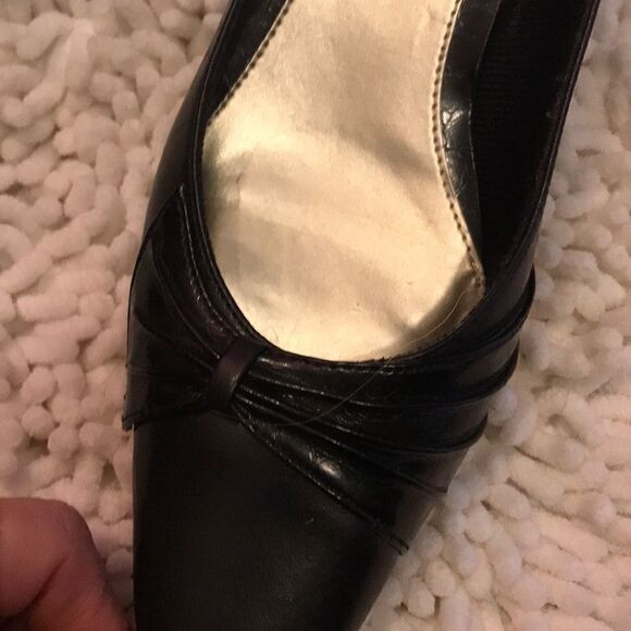Easy Street Black Pumps Size 8 - Picture 8 of 8